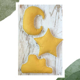 Colaj cu set perne decorative din bumbac, cu ciucuri,  pentru camera copilului, forma de steluta, norisor si luna. Odiseea lui Artur